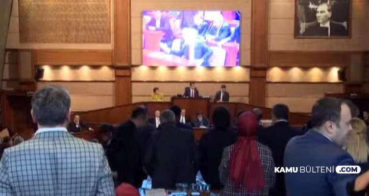 AK Partililer "Ekrem İmamoğlu Küfür Etti" Diyerek Salonu Terk Etmek İstedi