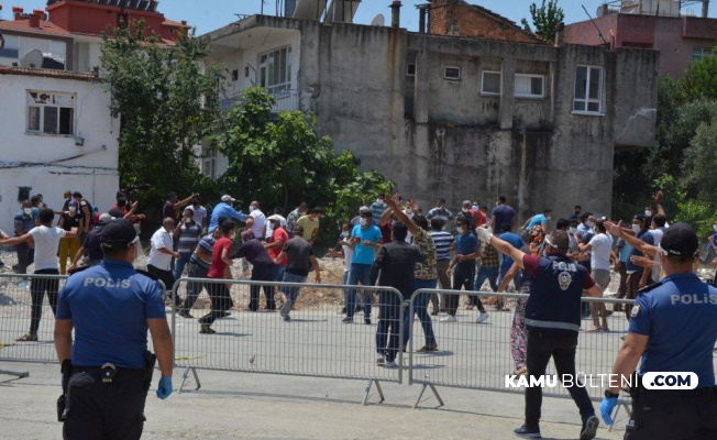 Karantina 1 Hafta Uzatilinca Antalya Serik Te Polise Tasli Saldiri