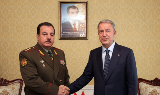 Milli Savunma Bakanı Akar, Tacikistan Savunma Bakanı Mirzo ile bir araya geldi