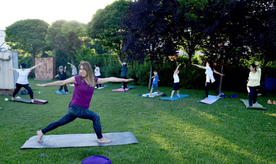 Açık havada yoga etkinliği Açık havada yoga etkinliği