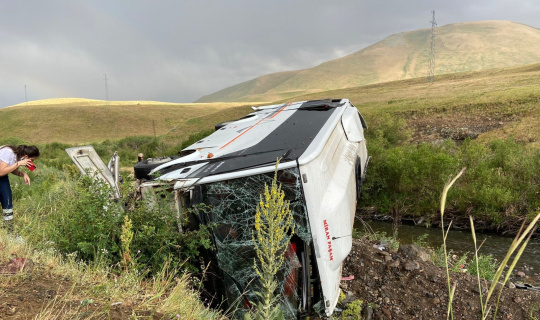 Ağrı’da yolcu otobüsü devrildi: 27 yaralı