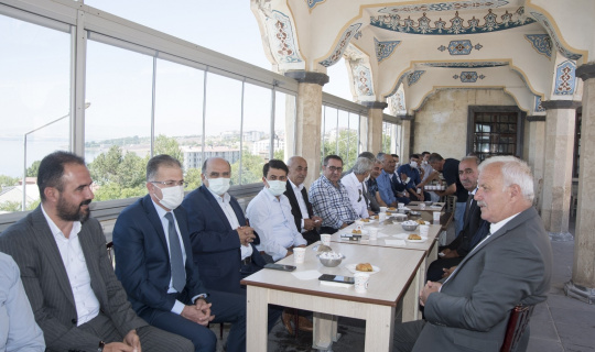 Ahlat’ta bayramlaşma töreni Ahlat’ta bayramlaşma töreni