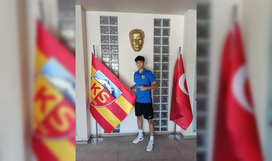 Alperen Elmas profesyonel oldu Alperen Elmas profesyonel oldu