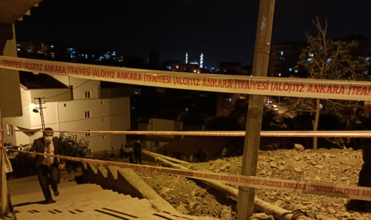 Ankara’da istinat duvarı zarar gören apartman nedeniyle 5 bina tahliye edildi