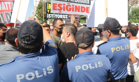 Antalya’da 40 yıldır çözülemeyen imar planı 200 kişi ile protesto edildi