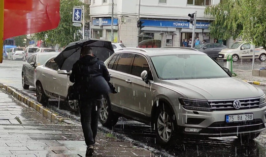 Ardahan’da kısa süreli dolu yağışı etkili oldu Ardahan’da kısa süreli dolu yağışı etkili oldu