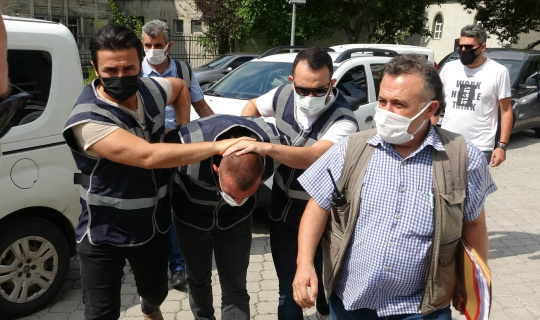 Barda 2 kişiyi öldüren bodyguard, polis yeleği ile adliyeye sevk edildi Barda 2 kişiyi öldüren bodyguard, polis yeleği ile adliyeye sevk edildi