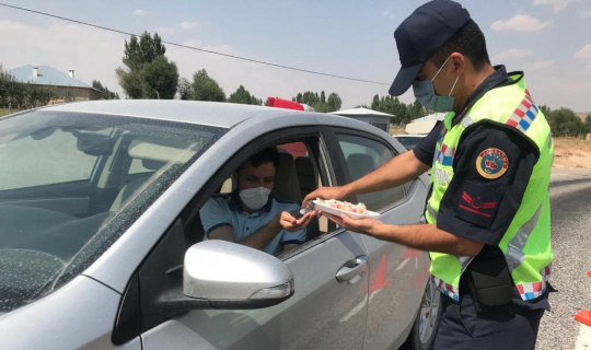 Başkale’de jandarma bayram denetimlerini sürdürüyor Başkale’de jandarma bayram denetimlerini sürdürüyor