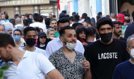 Bayramın son gününde Taksim’de yoğunluk oluştu Bayramın son gününde Taksim’de yoğunluk oluştu