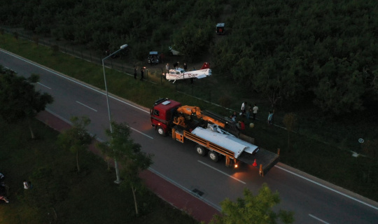 Bursa’da meyve bahçesine mecburi iniş yapan uçağın enkazı kaldırıldı