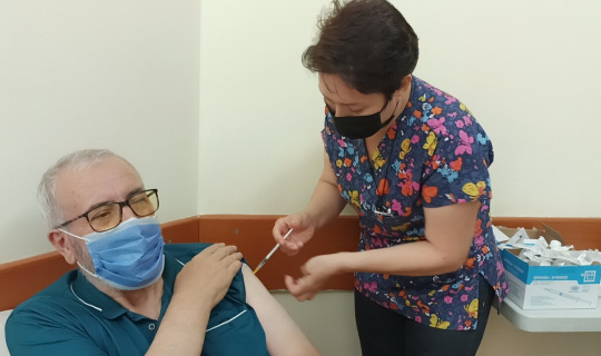 Büşra hemşireden ’aşı kampanyasına katılın’ çağrısı Büşra hemşireden ’aşı kampanyasına katılın’ çağrısı
