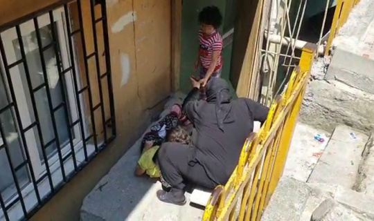 Engelli çocuğa vuran babaanne: "Altını değiştirirken durmadı, o yüzden bir tane vurdum" Engelli çocuğa vuran babaanne: "Altını değiştirirken durmadı, o yüzden bir tane vurdum"