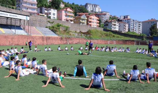 Futbol okuluna yoğun ilgi Futbol okuluna yoğun ilgi