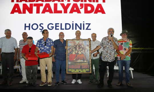 Hababam Sınıfı oyuncuları Antalyalılarla buluştu
