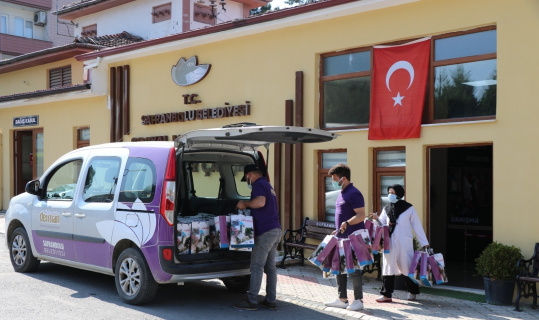 İhtiyaç sahibi ailelerin çocuklarına bayramlık kıyafet dağıtıldı İhtiyaç sahibi ailelerin çocuklarına bayramlık kıyafet dağıtıldı