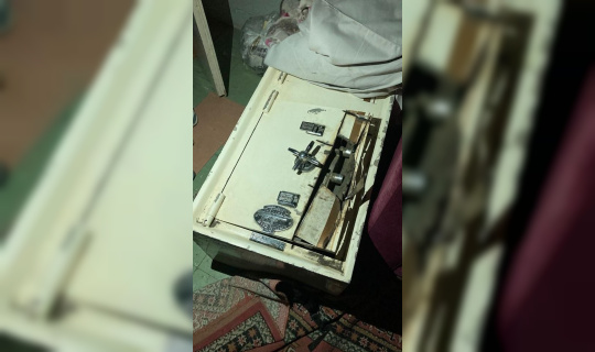 İş yerinden çelik kasa çalan 2 şüpheli tutuklandı İş yerinden çelik kasa çalan 2 şüpheli tutuklandı