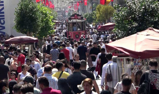 İstiklal Caddesi’nde yoğunluk İstiklal Caddesi’nde yoğunluk