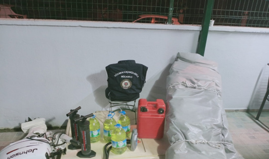İzmir’de göçmen kaçakçılığı operasyonu: 3 tutuklama İzmir’de göçmen kaçakçılığı operasyonu: 3 tutuklama