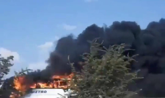 İzmir’de yolcu otobüsü alev alev yandı