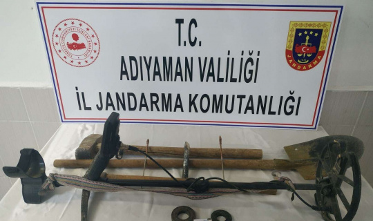 Kaçak kazı yapan şahıslara suçüstü: 5 gözaltı Kaçak kazı yapan şahıslara suçüstü: 5 gözaltı