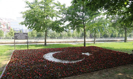 Kağıthane’de Türk bayrağı begonyalarla süslendi