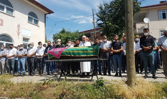 Karnındaki bebeği ile ölen genç kadının toprağa verildi