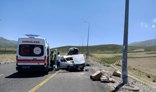 Kayseri’de trafik kazası: 1 ölü, 2 yaralı Kayseri’de trafik kazası: 1 ölü, 2 yaralı