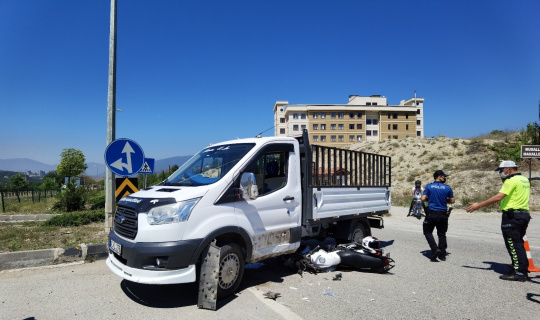 Kazaya karışan sürücü aracını bırakıp kaçtı Kazaya karışan sürücü aracını bırakıp kaçtı