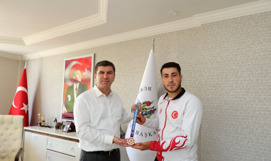 Kick Boks Şampiyonasın’da Türkiye birincisi oldu Kick Boks Şampiyonasın’da Türkiye birincisi oldu