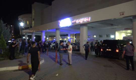 Kırıkkale’de sebze ve meyve halinde silahlı kavga: 3 yaralı Kırıkkale’de sebze ve meyve halinde silahlı kavga: 3 yaralı