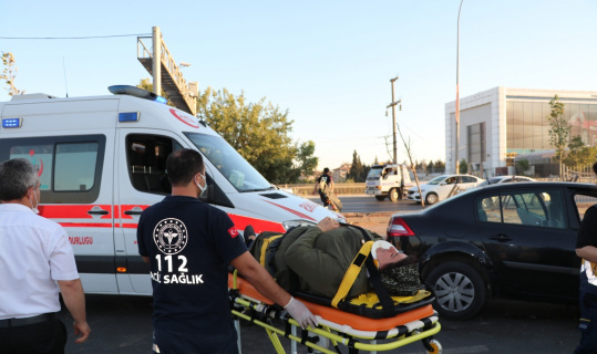 Kontrolden çıkan otomobil 3 araca çarpı: 3 yaralı Kontrolden çıkan otomobil 3 araca çarpı: 3 yaralı