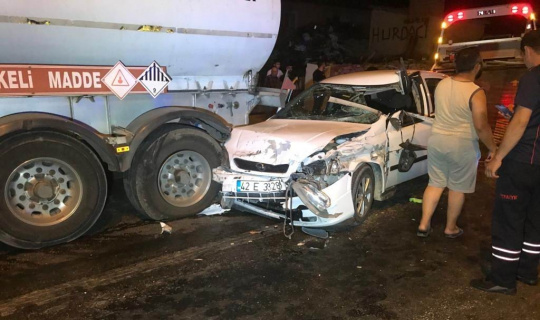 Konya’da 3 tıra çarpan otomobilin sürücüsü yaralandı Konya’da 3 tıra çarpan otomobilin sürücüsü yaralandı