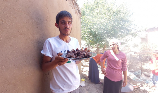 Kurbanlar kesildi ilk etler pişmeye başladı Kurbanlar kesildi ilk etler pişmeye başladı