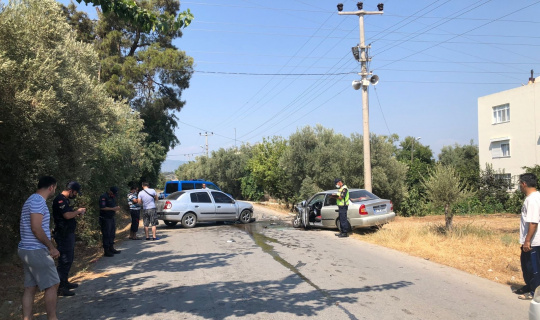 Manavgat’ta iki otomobil kafa kafaya çarpıştı: 4 yaralı Manavgat’ta iki otomobil kafa kafaya çarpıştı: 4 yaralı