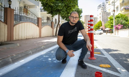 Mersin’de bisiklet yolundaki dubalar tahrip edildi Mersin’de bisiklet yolundaki dubalar tahrip edildi
