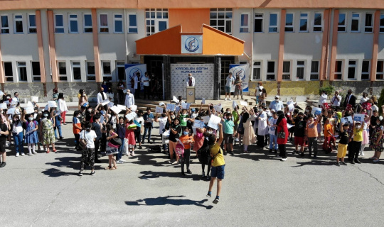 Nevşehir’de öğrenciler karne sevincini yaşadı