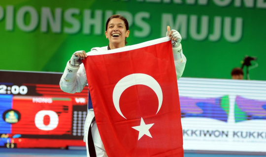 Nur Tatar, üçlemenin peşinde Nur Tatar, üçlemenin peşinde