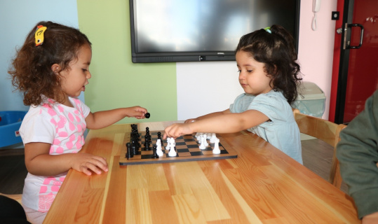Okul öncesi dönemde satranç çocuklara farklı pencerelerden bakabilme alışkanlığı kazandırıyor