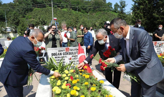Ordu’da arife gününde şehitlikler ziyaret edildi Ordu’da arife gününde şehitlikler ziyaret edildi