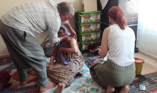Şanlıurfa’da evde aşı uygulaması başladı Şanlıurfa’da evde aşı uygulaması başladı