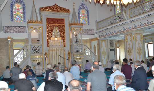 Şeyh Şaban-ı Veli Cami’nde ilk cuma namazı kılındı Şeyh Şaban-ı Veli Cami’nde ilk cuma namazı kılındı