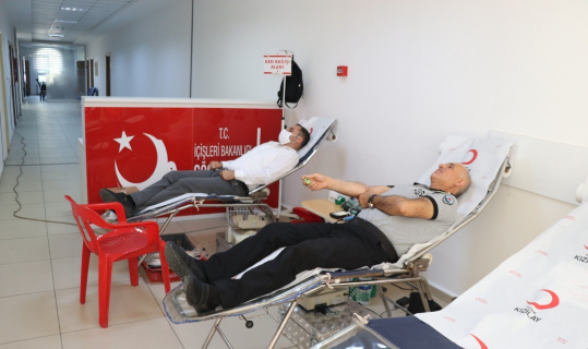 Siirt valiliği personelinden kan bağışı kampanyasına destek Siirt valiliği personelinden kan bağışı kampanyasına destek