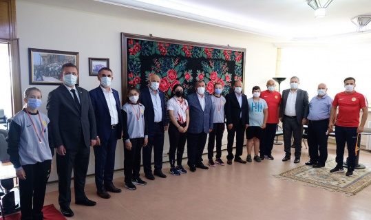 Trakya Birlik Spor Kulübü sporcularına ödül Trakya Birlik Spor Kulübü sporcularına ödül