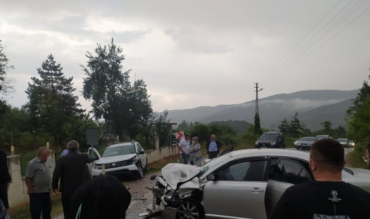 Türkeli-Ayancık yolunda kaza: 1’i bebek 6 yaralı Türkeli-Ayancık yolunda kaza: 1’i bebek 6 yaralı
