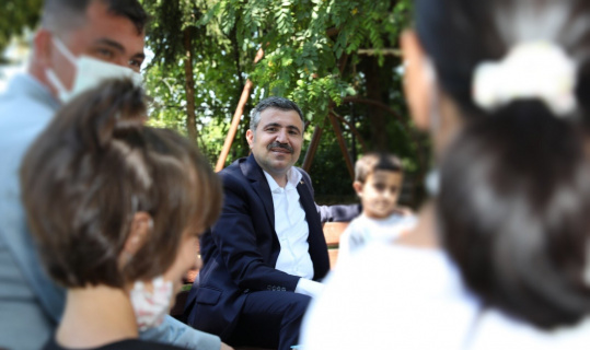 Vali Atay çocukların bayram sevinçlerine ortak oldu Vali Atay çocukların bayram sevinçlerine ortak oldu