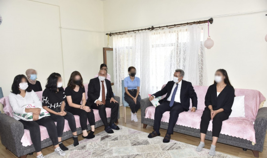 Vali Elban kimsesiz çocukları unutmadı Vali Elban kimsesiz çocukları unutmadı