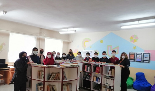 Vefat eden babasının adına kütüphane kurdu Vefat eden babasının adına kütüphane kurdu