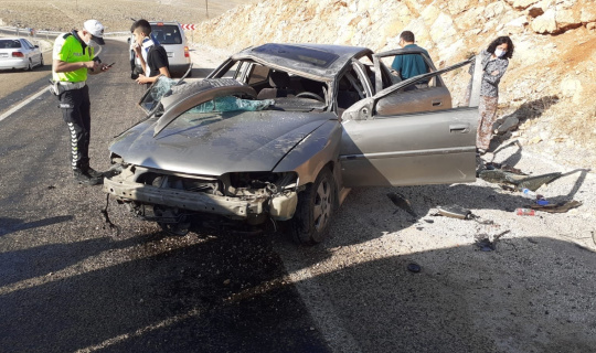 Virajı alamayan otomobil takla attı: 5 yaralı Virajı alamayan otomobil takla attı: 5 yaralı