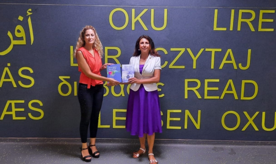 ADÜ Kütüphanesi koleksiyonu akademisyenlerin bağışladığı kitaplarla zenginleşiyor ADÜ Kütüphanesi koleksiyonu akademisyenlerin bağışladığı kitaplarla zenginleşiyor