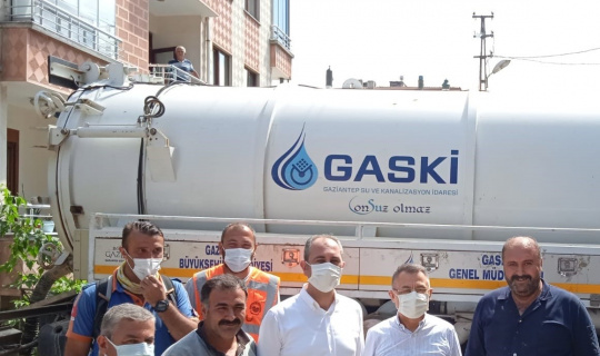 Afet bölgesindeki büyükşehir ekiplerini Cumhurbaşkanı Yardımcısı Oktay ve Bakan Gül ziyaret etti